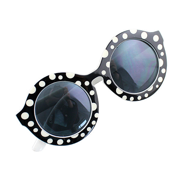 Stylish Black Sunglasses with Letter Print Fashionable Eyewear with