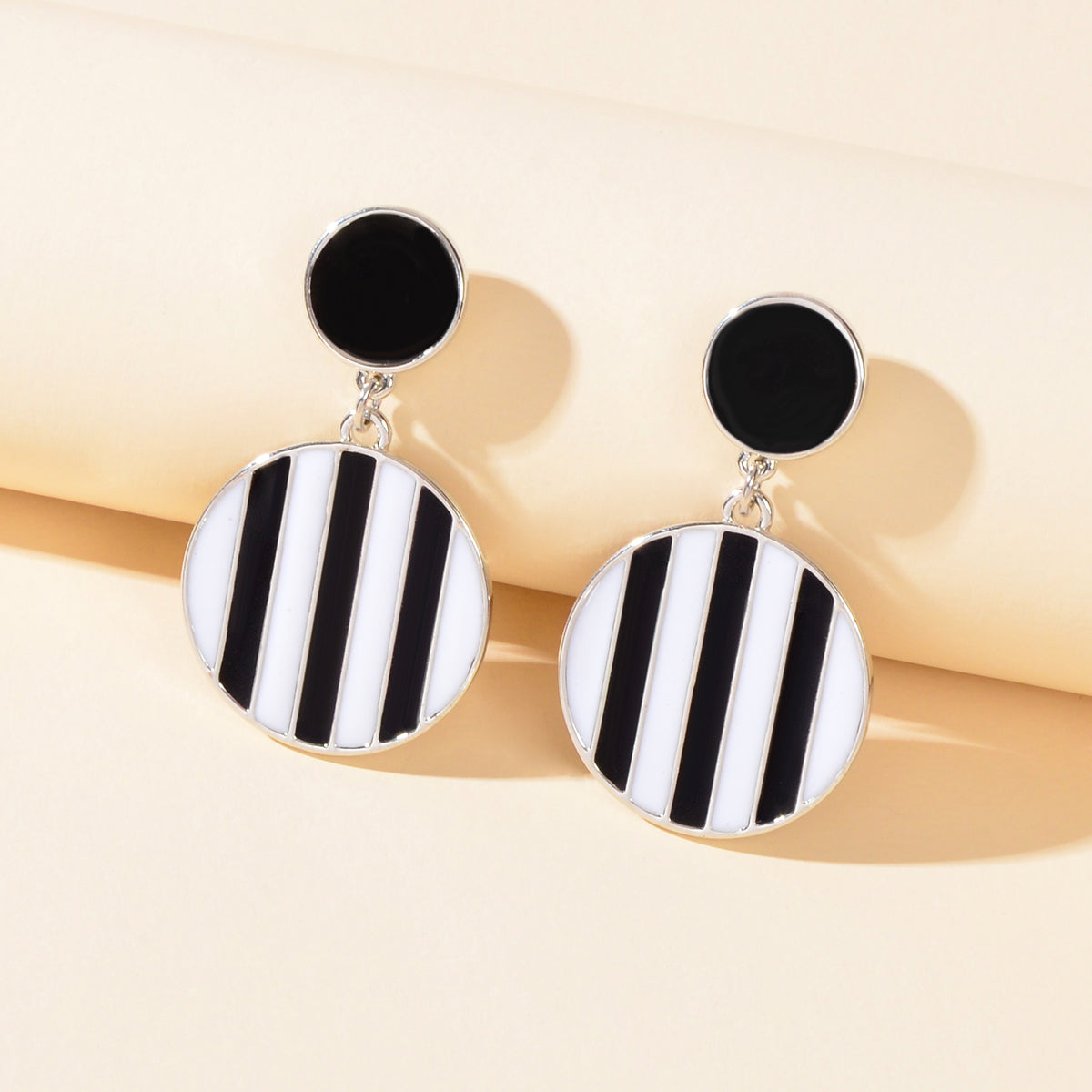 Retro Black White Enamel Round Dangle Hypoallergenic Party Earrings